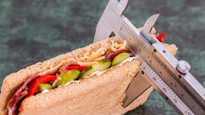 Kas yapmak, yağ yakmak veya performans artırmak istiyorsan; kişisel makro dengenle tanış! Sporcu beslenmesi programının detaylarını bu rehberde keşfet.